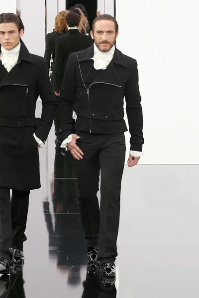 Look 15